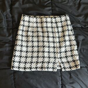 NWT Francesca's Black and White Mini Skirt